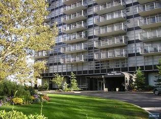 6050 Boulevard APT 7B, West New York, NJ 07093