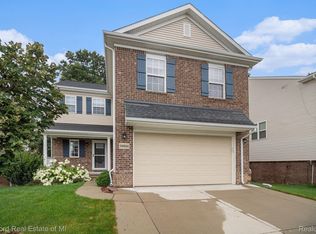 59644 Twin Pines Dr, New Hudson, MI 48165
