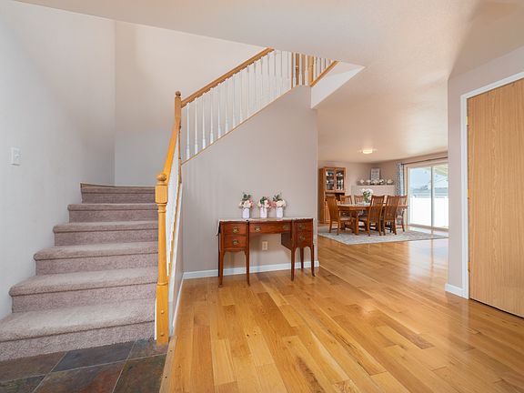 5th image of 427 S Aspen St