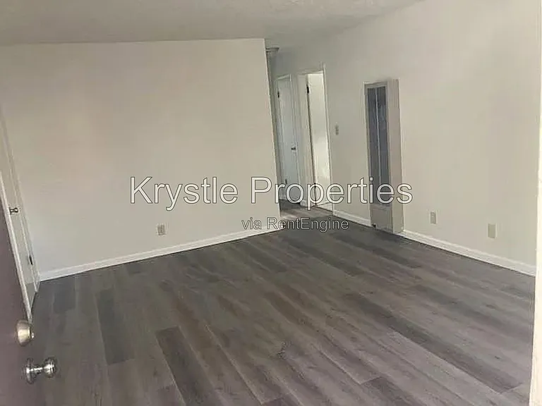 135 W F St — Photo 6
