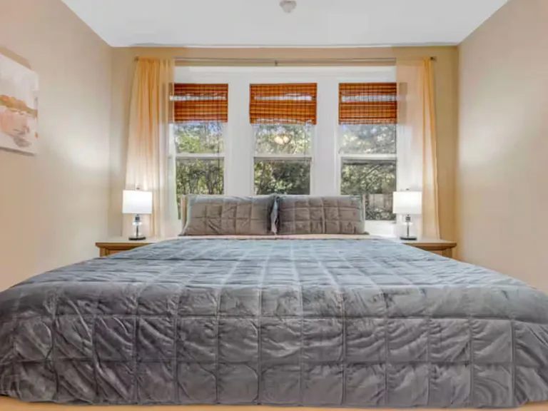 4303 Vandelia St — Photo 16