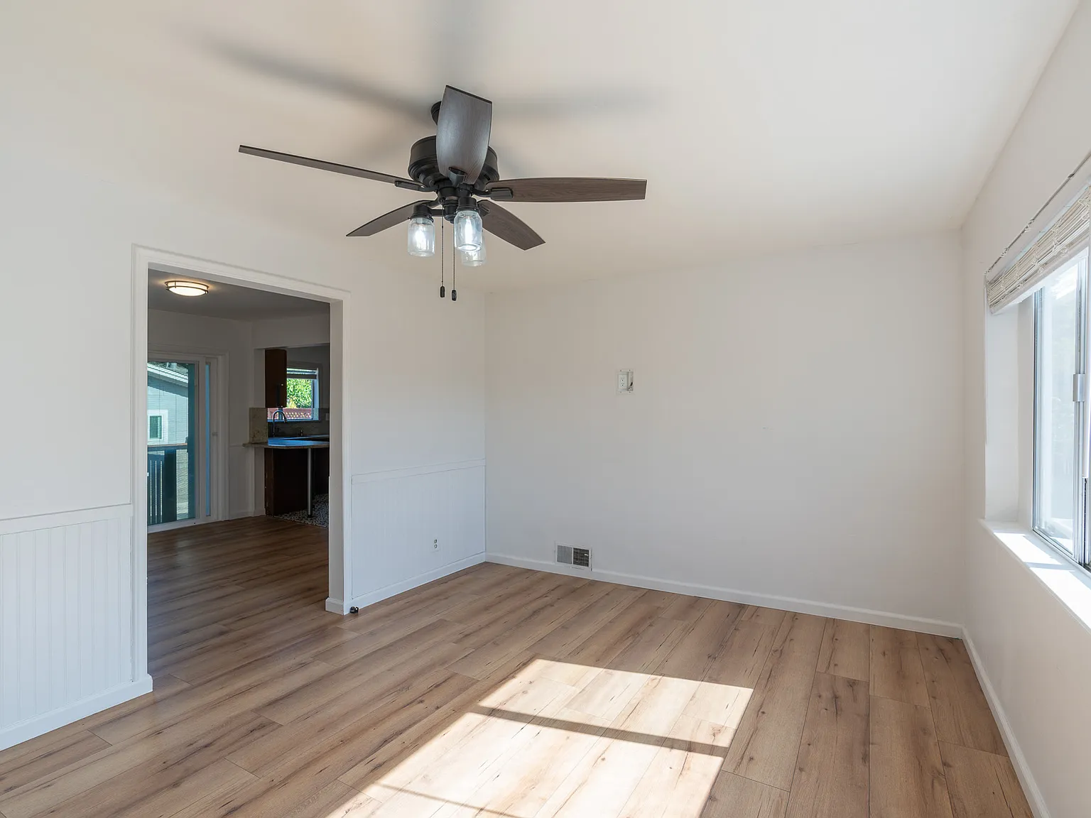 3 bed, 1130 sqft, $5,800 — Photo 4