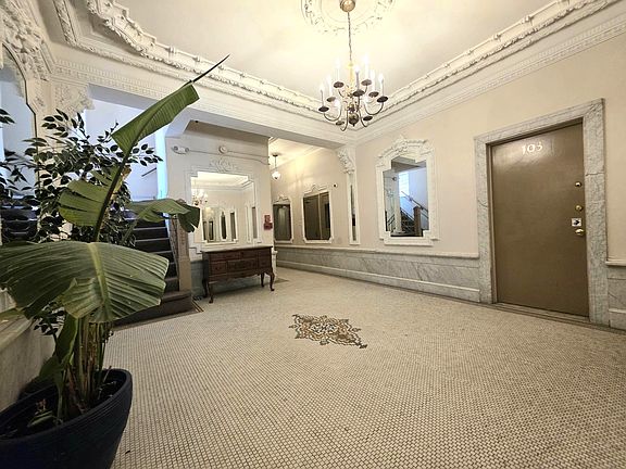3rd image of 548 Orange St APT 304