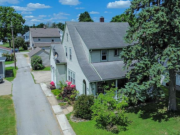 3rd image of 1056 Rawson Pl