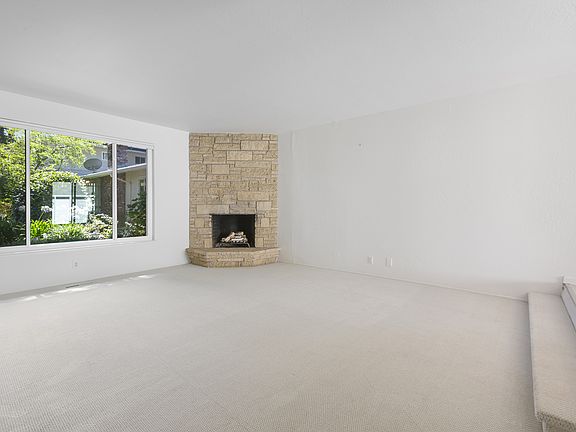 5th image of 208 Ravenswood Ave