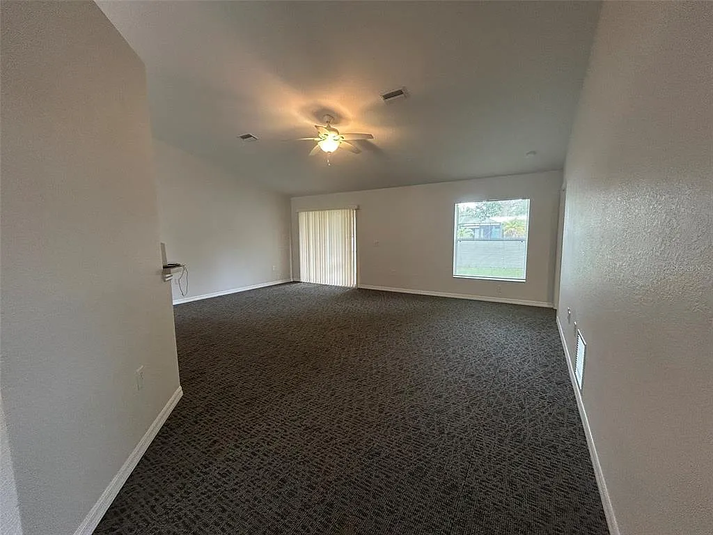 3 bed, 2.0 bath, 1840 sqft, $1,875 — Photo 4