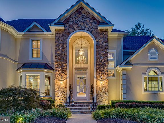 2nd image of 30 Meridan Ln