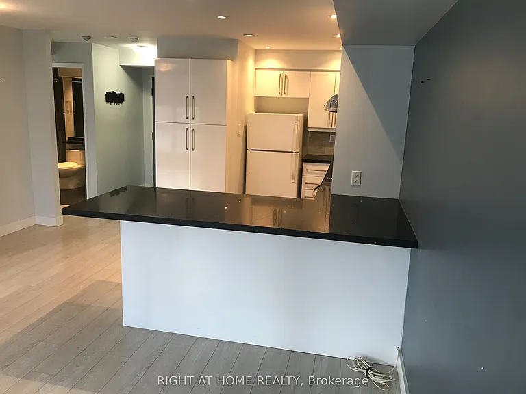 40 Scollard St #1601 — Photo 15