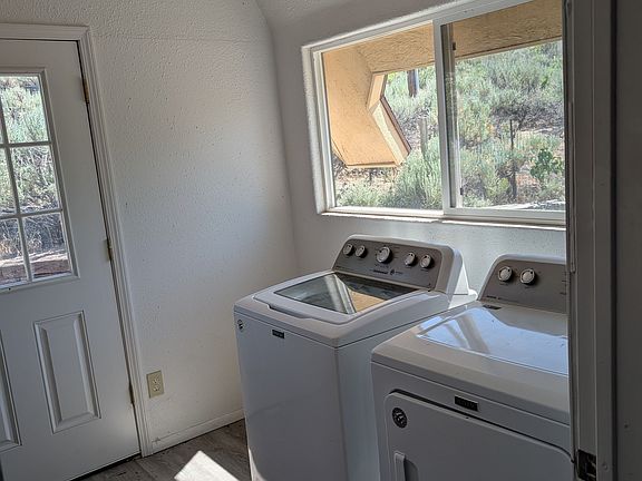 MUD ROOM/ LAUNDRY ROOM