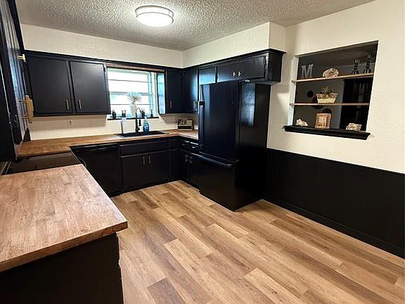 3rd image of 2703 County Street 2831