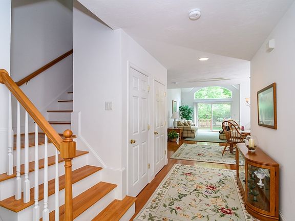4th image of 6 Hollyhock Knoll Ct #115