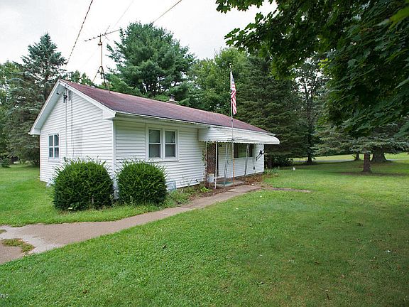 3rd image of 104 Aloha Ave