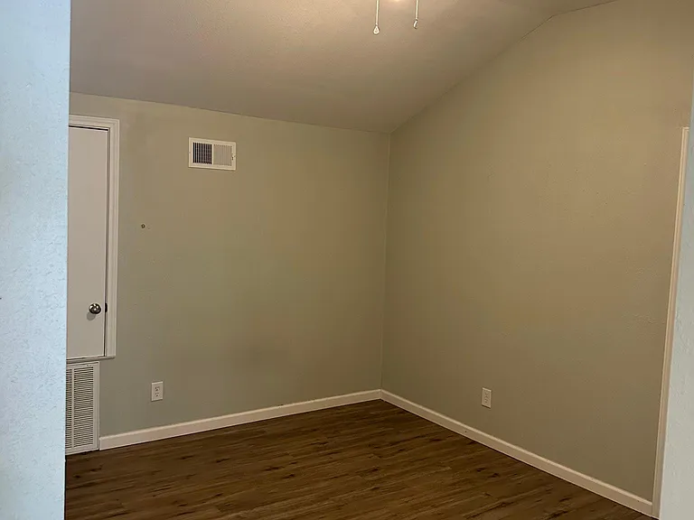 2001 E Avenue A #10 — Photo 6