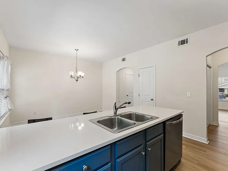 553 Rosedale Ave #107 — Photo 12