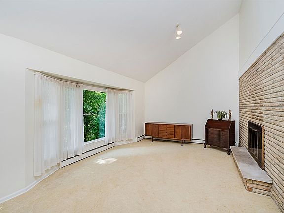 5th image of 1701 E Woodcrest Dr S