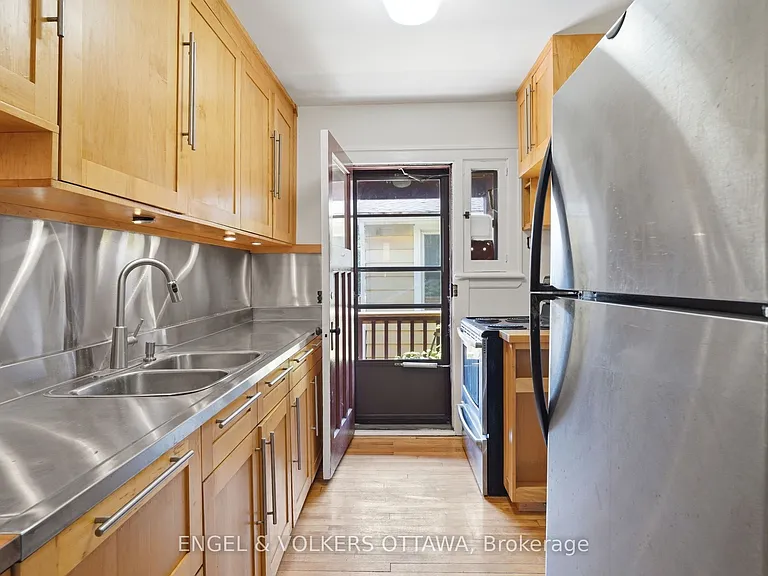 99 Charlotte St #3 — Photo 8