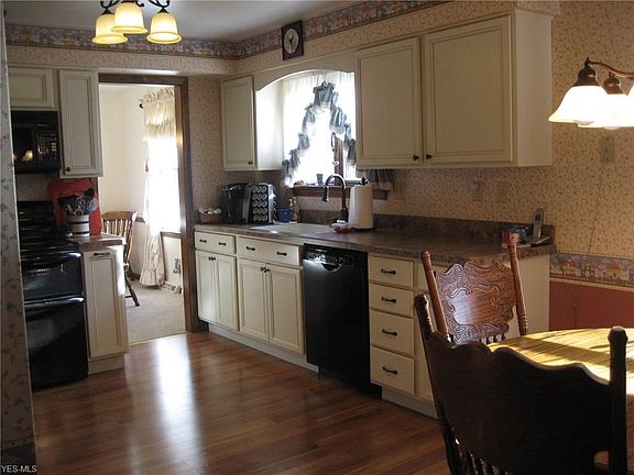5th image of 32625 Groveland Dr