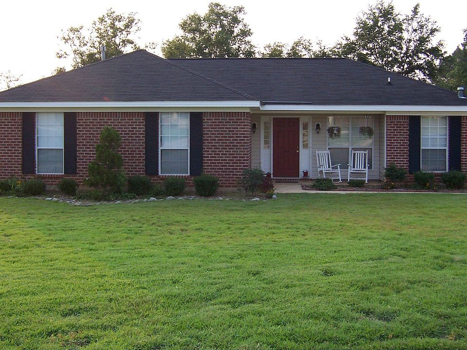 Front of the house with nice landscaping and great curb appeal.