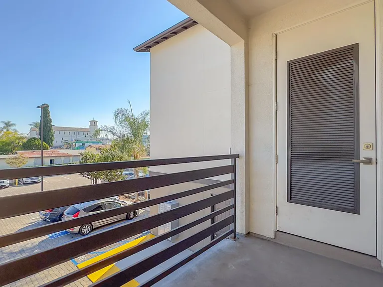 La Perla Apartments — Photo 20