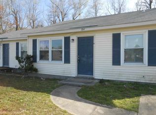 104 Stallion Dr, Jacksonville, NC 28540