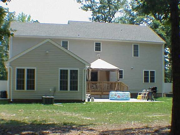 Gorgeous patio and deck waiting for your entertainment needs!