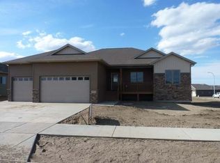 604 Canyon Rd, Mandan, ND 58554