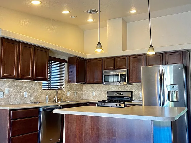 11644 E 24th Ln — Photo 3