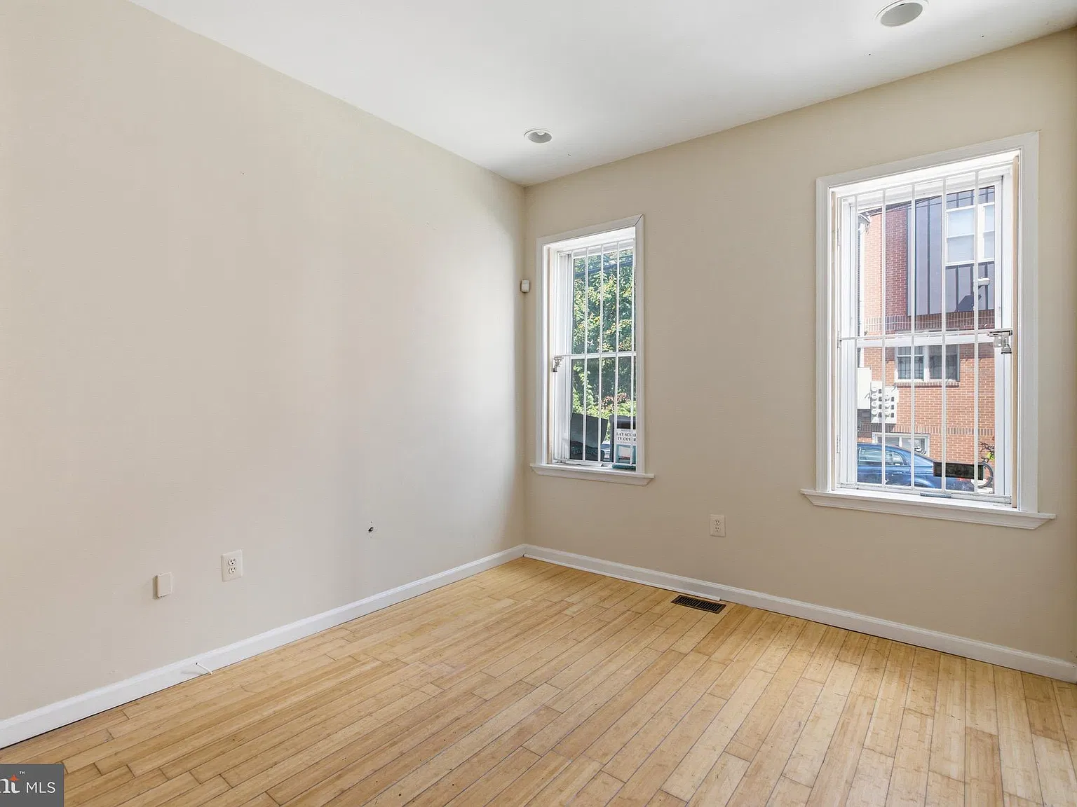 3 bed, 2437 sqft, $1,800 — Photo 2