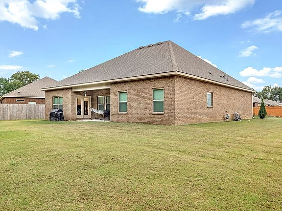 5th image of 1818 Magnolia Ln