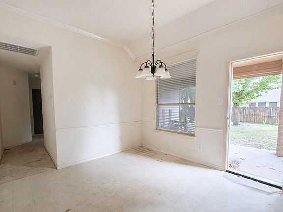 5th image of 313 Pinewood Trl