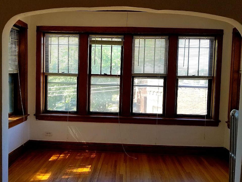 2nd image of 3607 N Oakley Ave #3