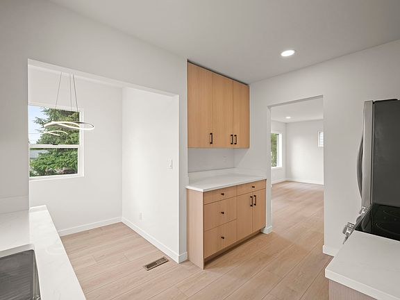 5th image of 730 N 98th St