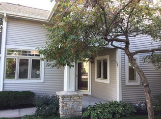 33 Bristol View Dr, Fairport, NY 14450