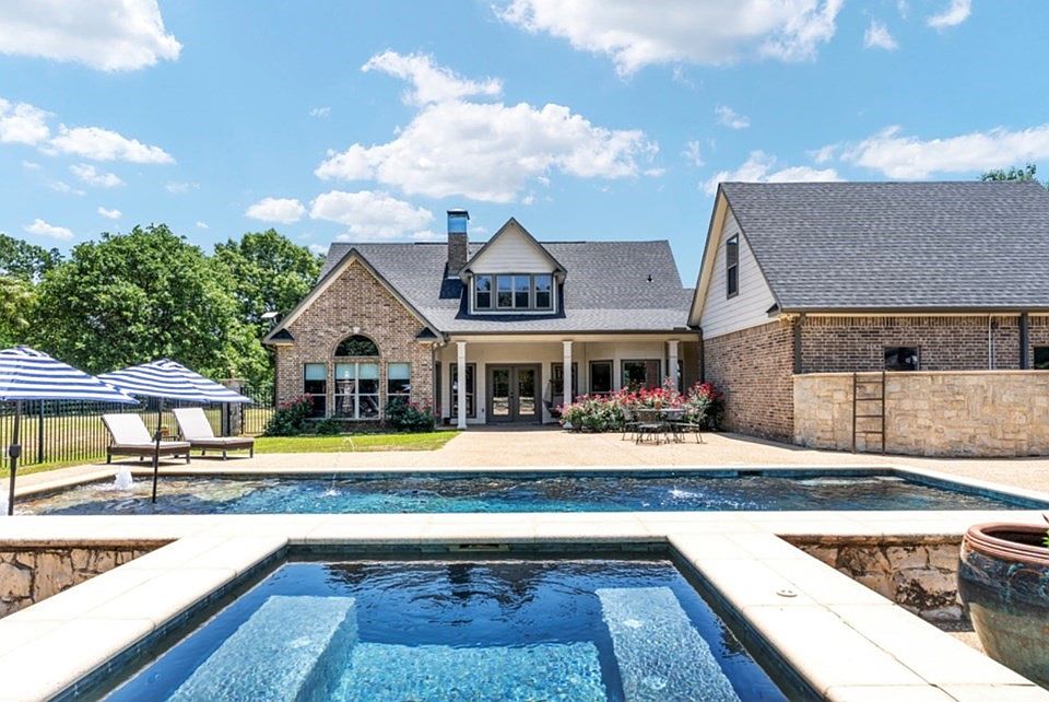 1st image of 106 Timber Hill Dr