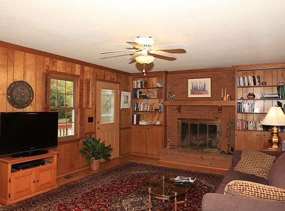 3rd image of 120 Forestview Dr