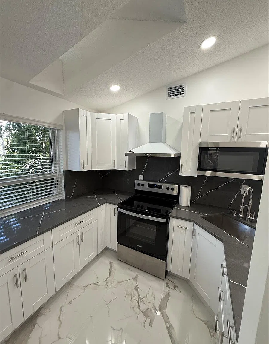 2 bed, 848 sqft, $2,500 — Photo 4