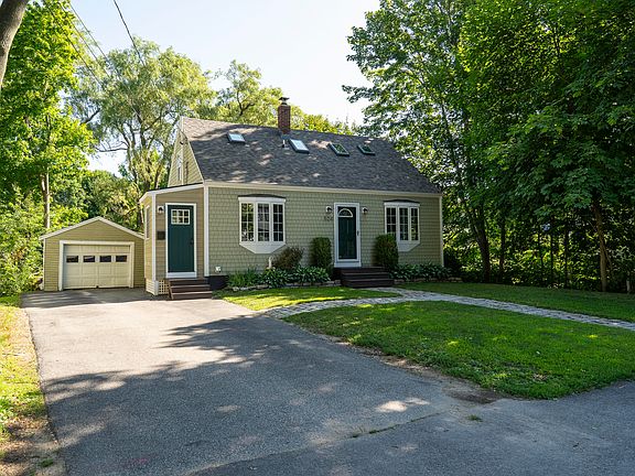 5th image of 524 Cottage Road