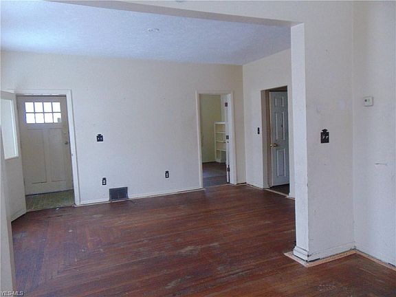4th image of 254 6th St