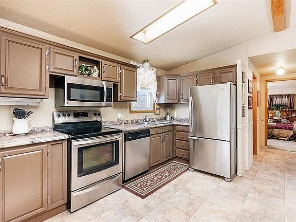 3rd image of 401 Clough Ave
