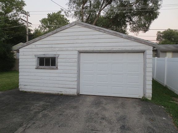 2nd image of 33 Pine St