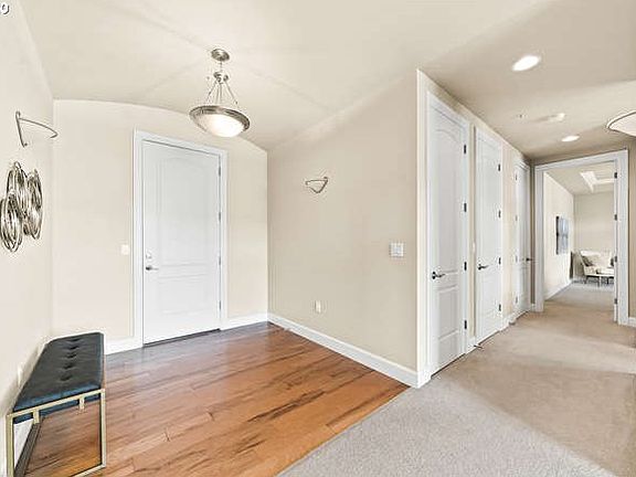 2nd image of 707 N Hayden Island Dr Unit 316