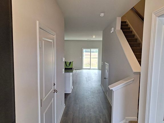 4th image of 725 Gatestone Ln