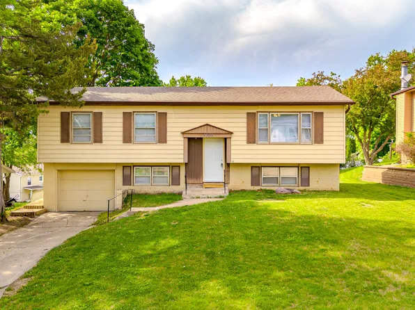 4363 Medina Dr, Norwalk, IA 50211