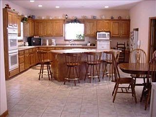 4th image of 160 Carol Ln