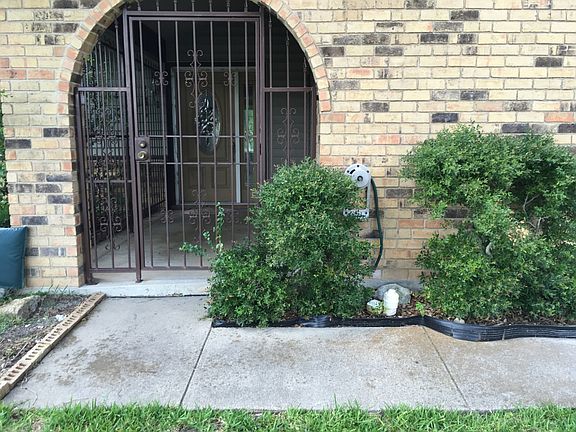 5th image of 702 Carmen St