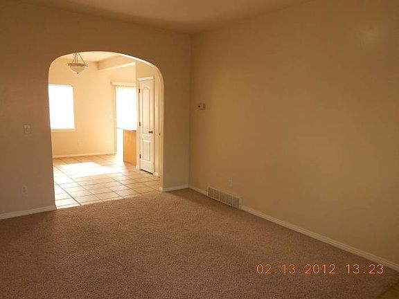 3rd image of 884 E Chase Brook Ln