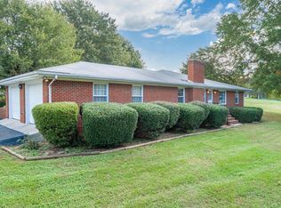 1555 W Ruritan Rd, Roanoke, VA 24012