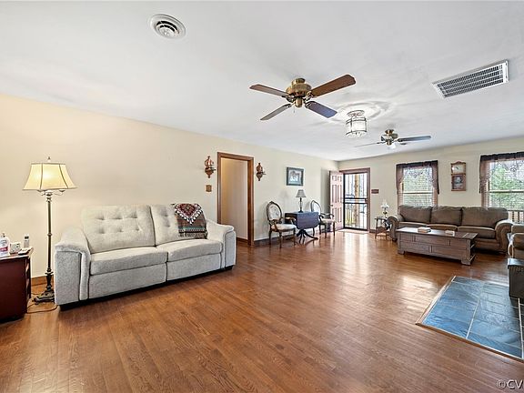3rd image of 8464 Winding Knoll Ln