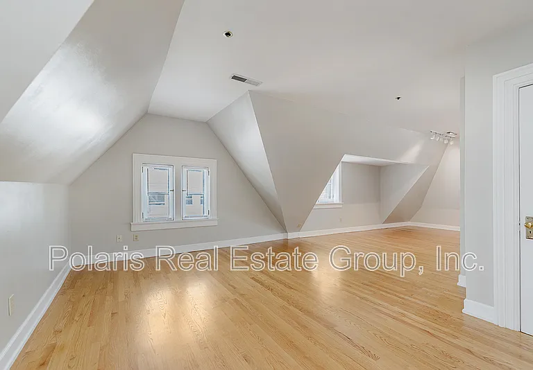 101 E 14th St #3 — Photo 12