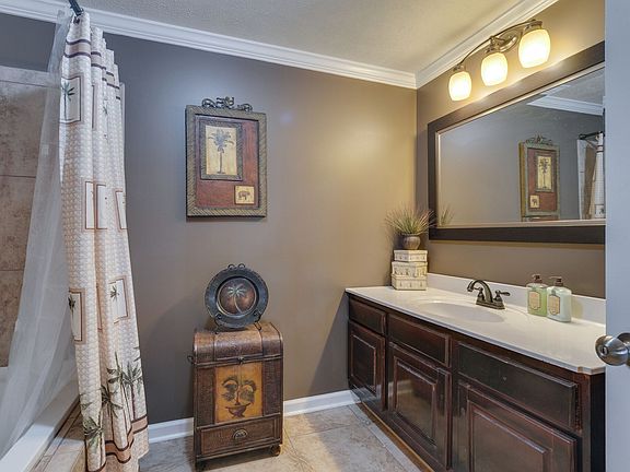 32nd image of 327 Stoneybrook Rd